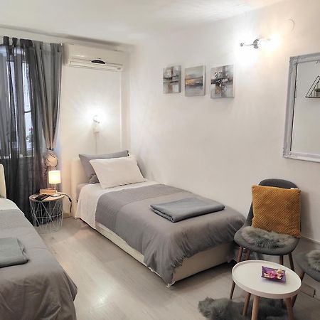 Apartments & Rooms As Vis Habitación foto